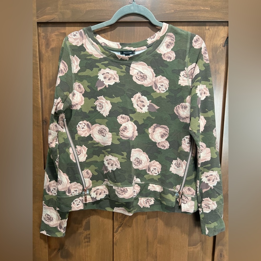 Stella & Dot Camo & Rose Pullover with Rose Gold Zipper Accents Size Medium